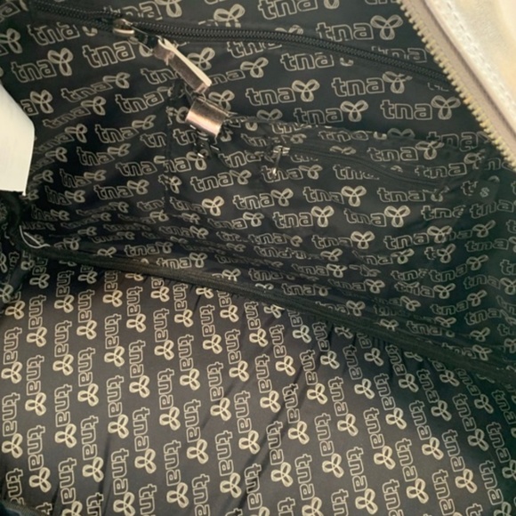 Metallic Aritzia TNA vintage bag - Picture 4 of 14